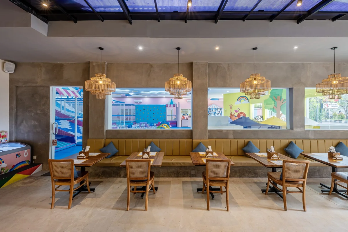 Cafe & Resto Area_edited_13